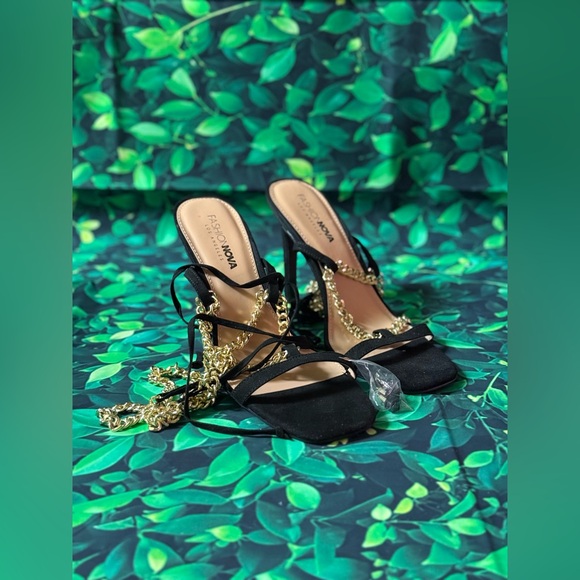 SALE NEW Never Worn BeautifulGold Chained Fashion Nova Heels Ready To Ship - Picture 3 of 11